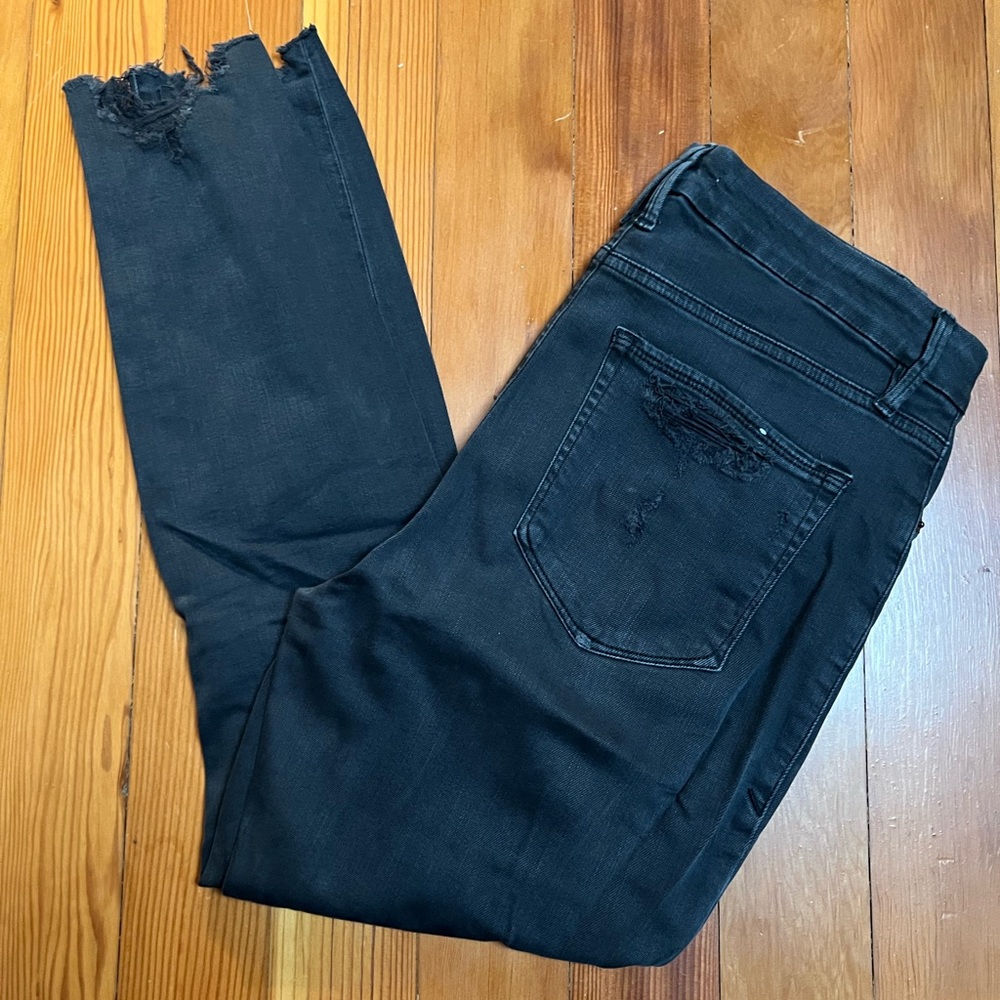 NWOT Distressed Good American jeans with raw hem